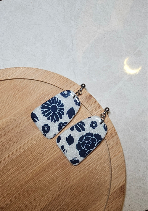Amygdala earrings